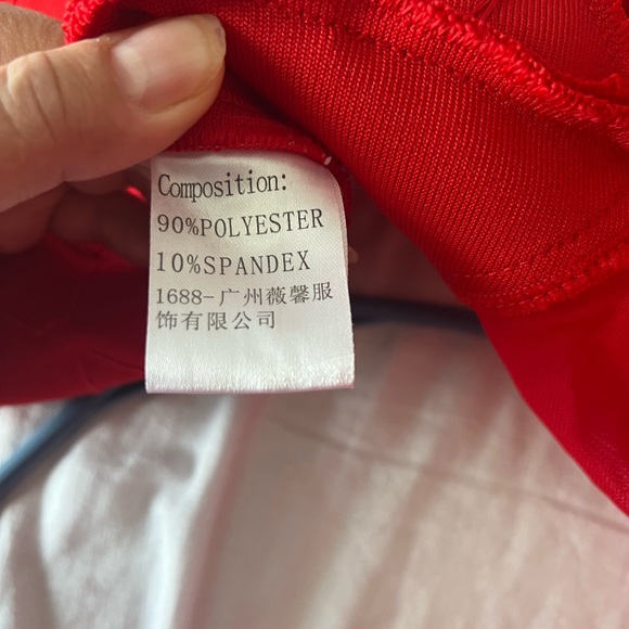 Red dress - Picture 4 of 7